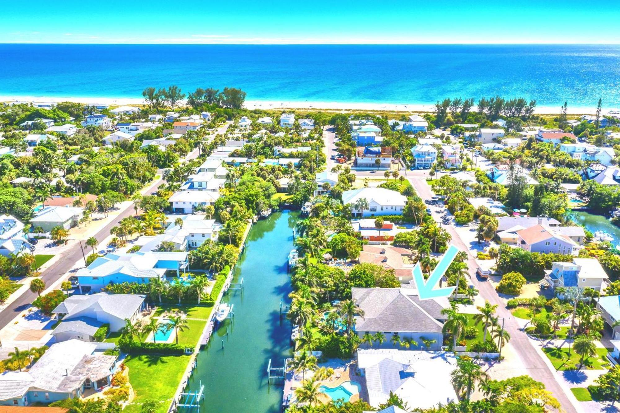 Bikinis And Martinis Waterfront Canal Villa Anna Maria Exterior foto