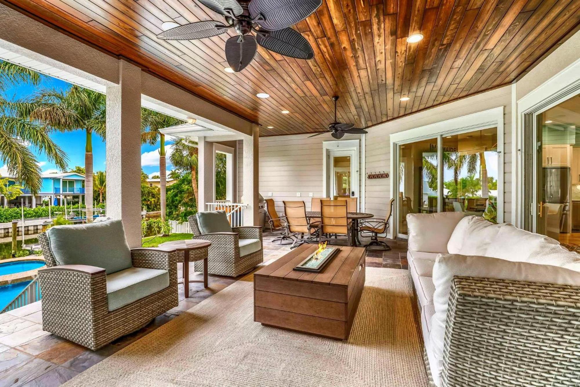 Bikinis And Martinis Waterfront Canal Villa Anna Maria Exterior foto