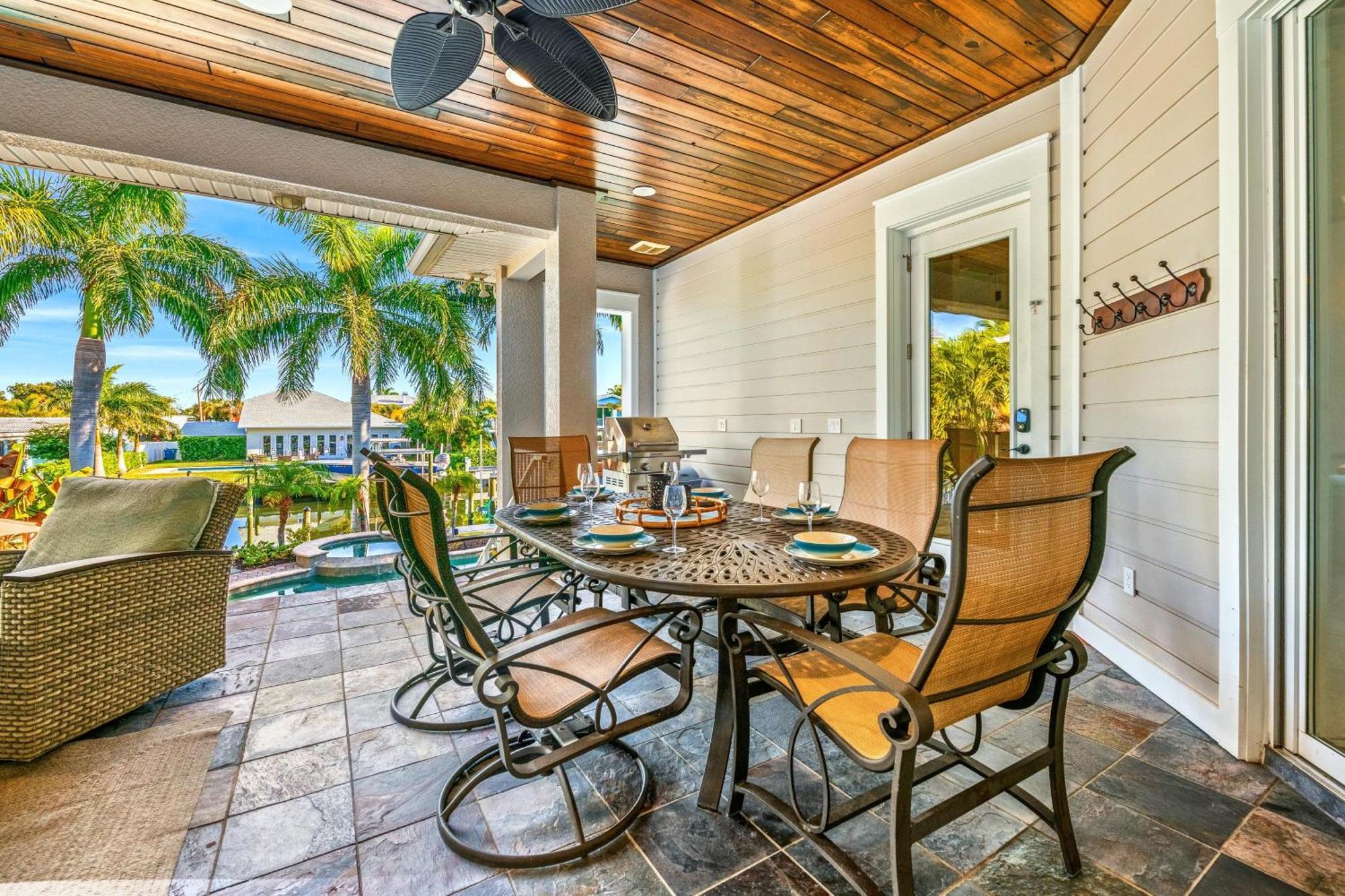 Bikinis And Martinis Waterfront Canal Villa Anna Maria Exterior foto
